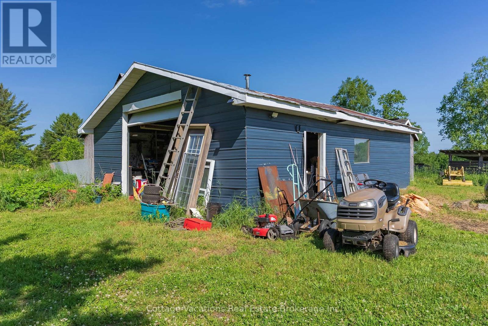 Photo 23 of 1678 Fern Glen Road W, Perry ON