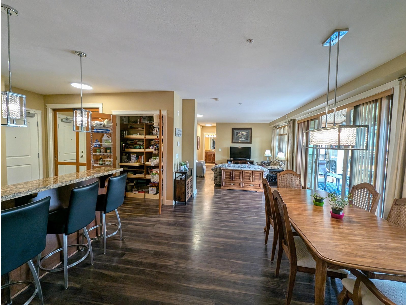 Photo 5 of 409 2860 Trethewey Street, Abbotsford BC