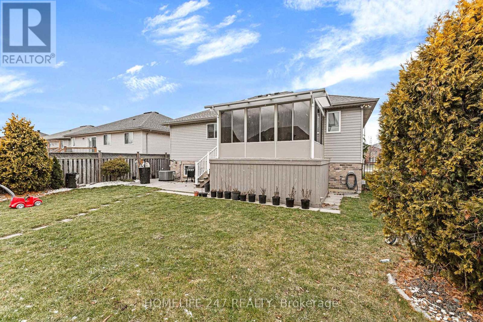Photo 7 of 1119 Monarch Meadows Drive, Lakeshore ON