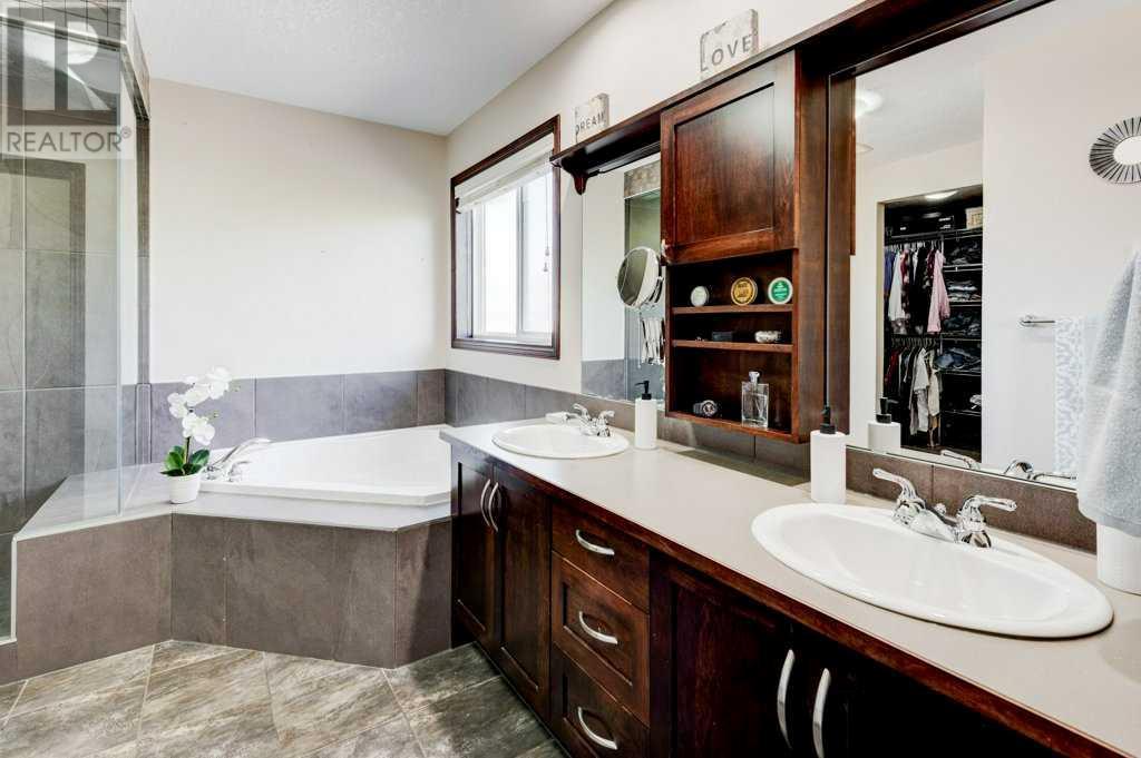 Single Family House for Sale in  Chaparral Valley Place SE Chaparral Calgary 