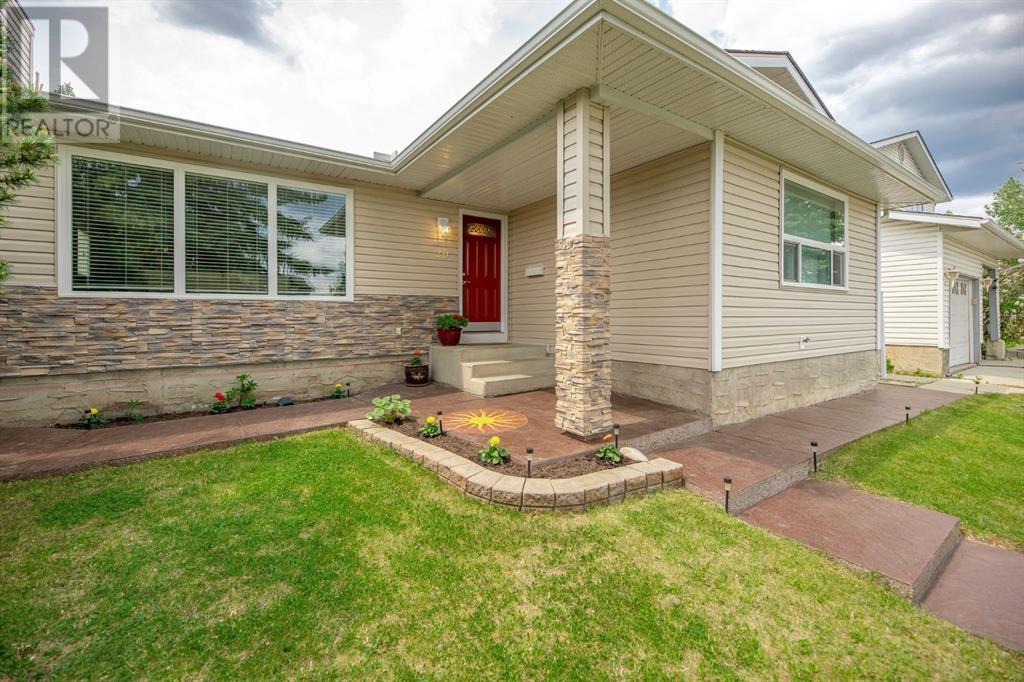 20 Woodford Crescent SW, Calgary, Alberta