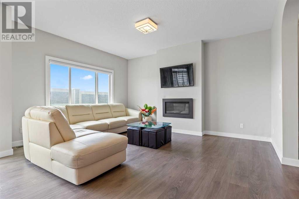 Single Family House for Sale in  Nolancrest Circle NW Nolan Hill Calgary 