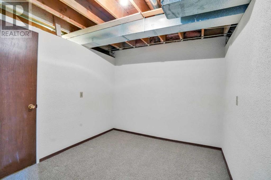 Single Family House 4 Level for Sale in  Templeside Circle NE Temple Calgary 