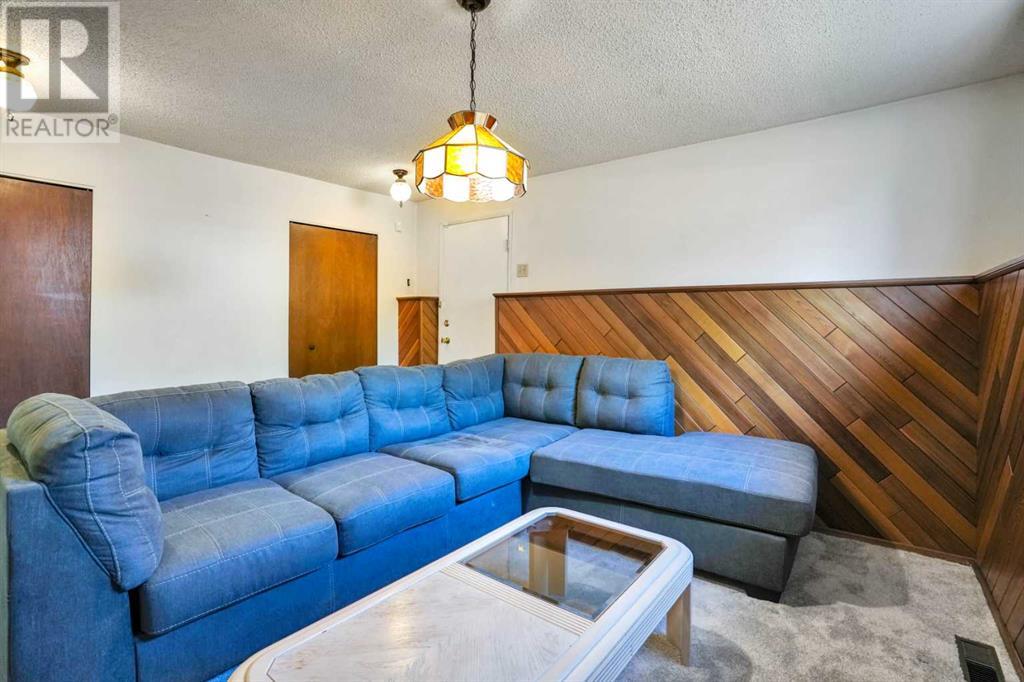 Single Family House 4 Level for Sale in  Templeside Circle NE Temple Calgary 