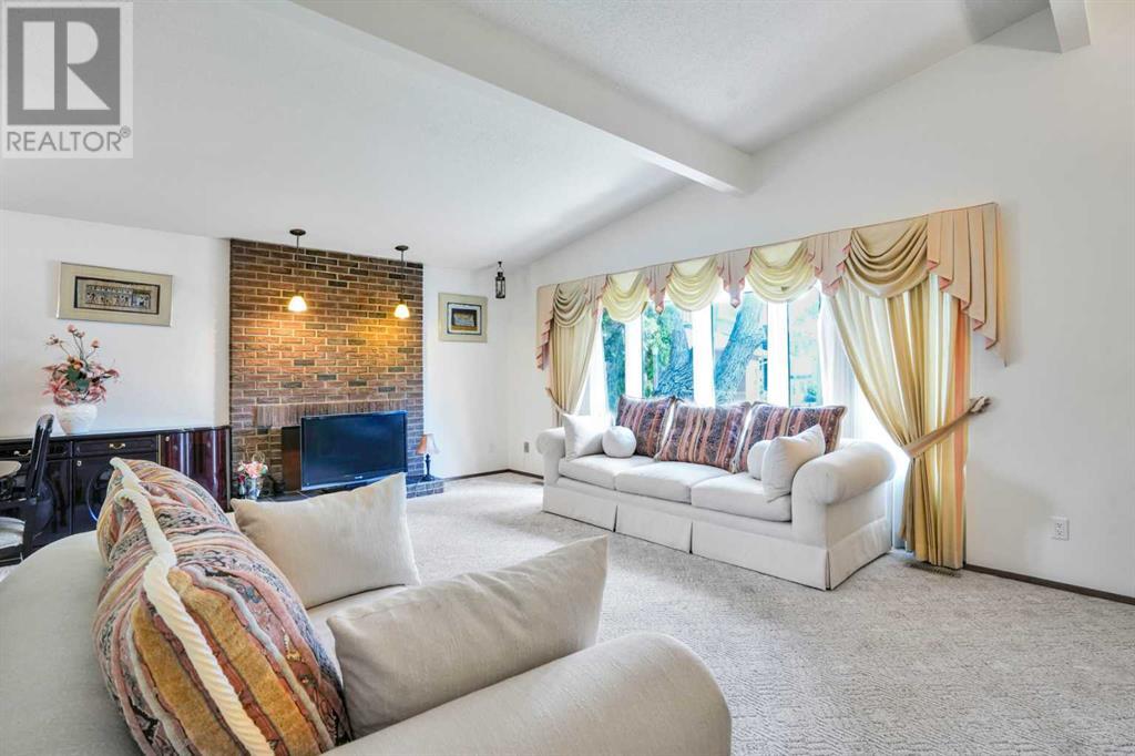 Single Family House 4 Level for Sale in  Templeside Circle NE Temple Calgary 