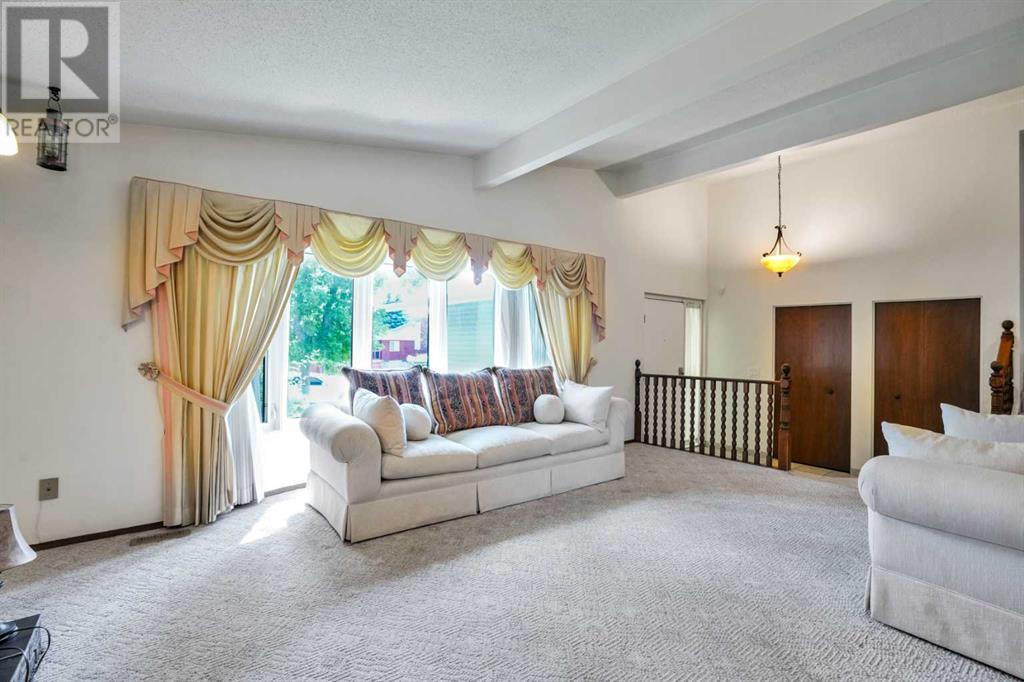 Single Family House 4 Level for Sale in  Templeside Circle NE Temple Calgary 