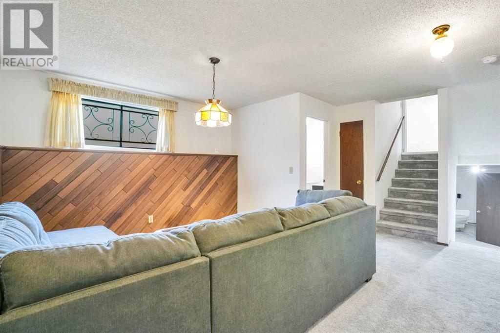 Single Family House 4 Level for Sale in  Templeside Circle NE Temple Calgary 