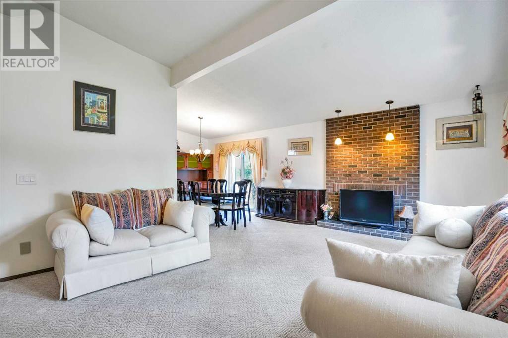 Single Family House 4 Level for Sale in  Templeside Circle NE Temple Calgary 
