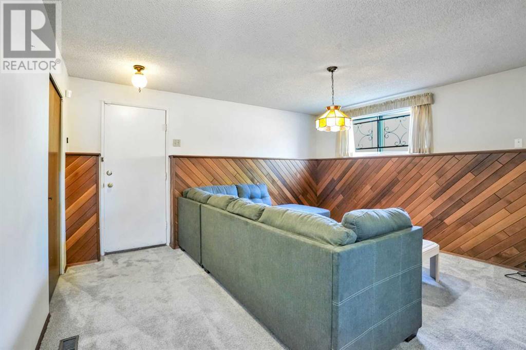 Single Family House 4 Level for Sale in  Templeside Circle NE Temple Calgary 