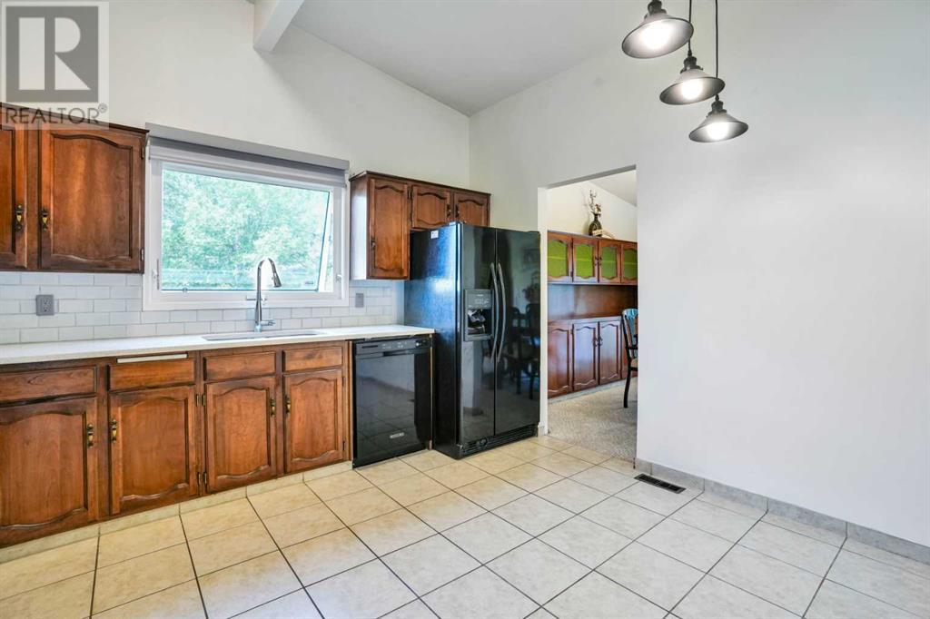 Single Family House 4 Level for Sale in  Templeside Circle NE Temple Calgary 