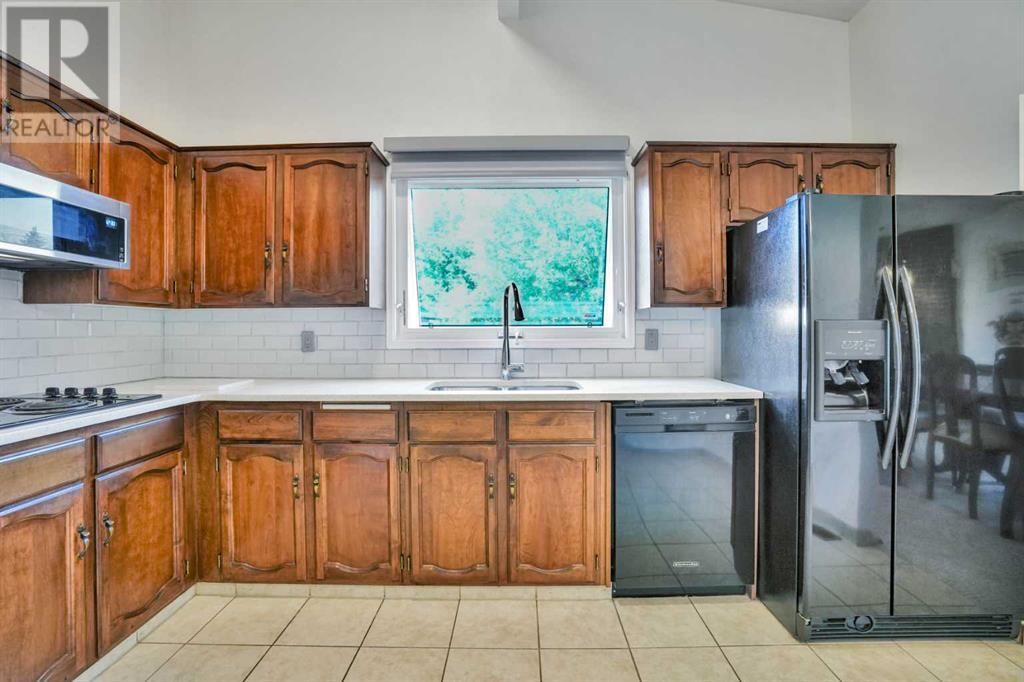 Single Family House 4 Level for Sale in  Templeside Circle NE Temple Calgary 