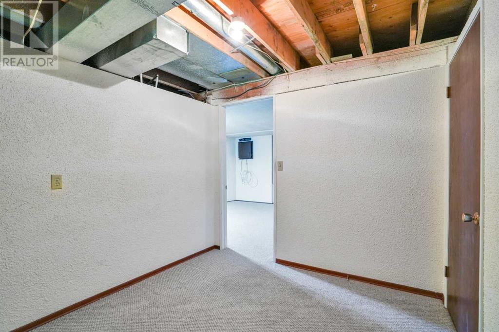 Single Family House 4 Level for Sale in  Templeside Circle NE Temple Calgary 