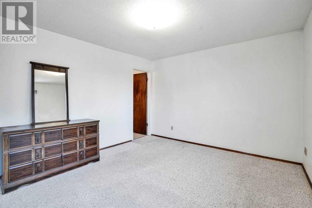 Single Family House 4 Level for Sale in  Templeside Circle NE Temple Calgary 