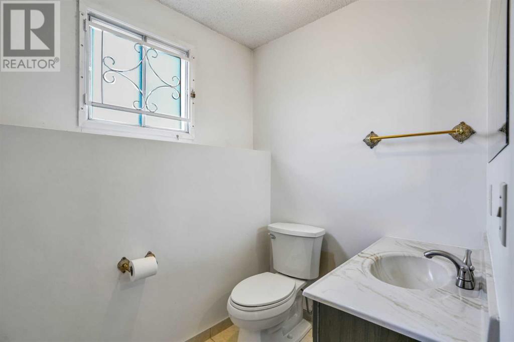 Single Family House 4 Level for Sale in  Templeside Circle NE Temple Calgary 