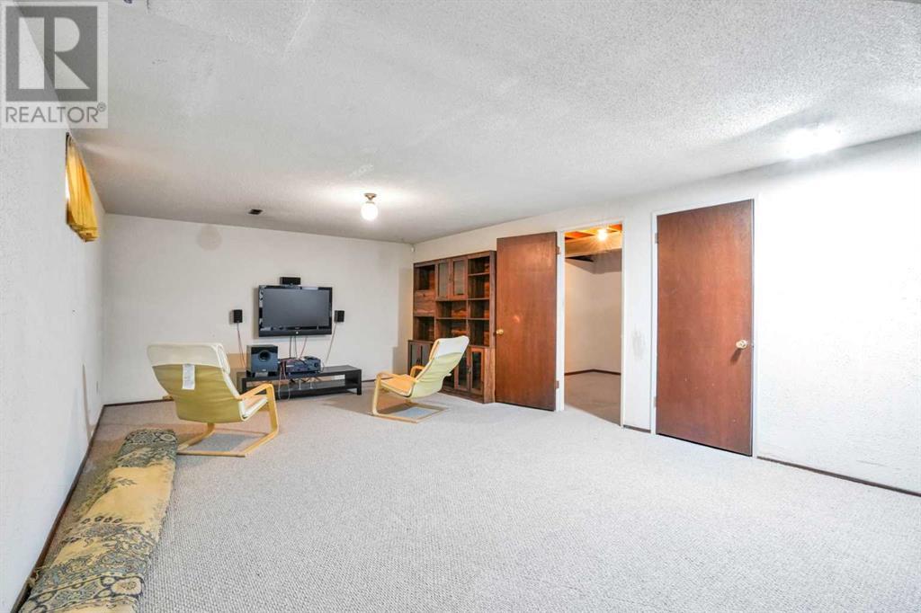 Single Family House 4 Level for Sale in  Templeside Circle NE Temple Calgary 
