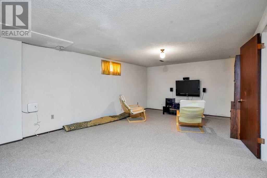 Single Family House 4 Level for Sale in  Templeside Circle NE Temple Calgary 