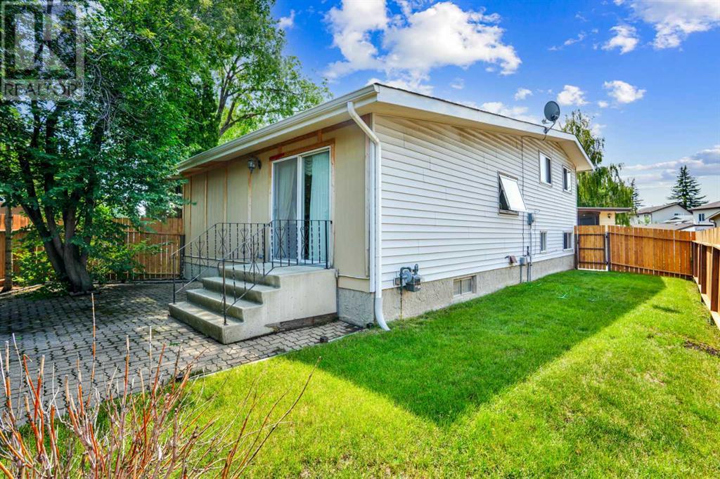 Single Family House 4 Level for Sale in  Templeside Circle NE Temple Calgary 