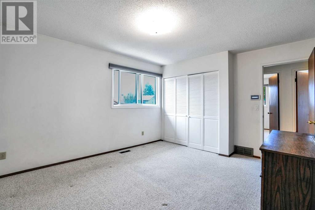 Single Family House 4 Level for Sale in  Templeside Circle NE Temple Calgary 