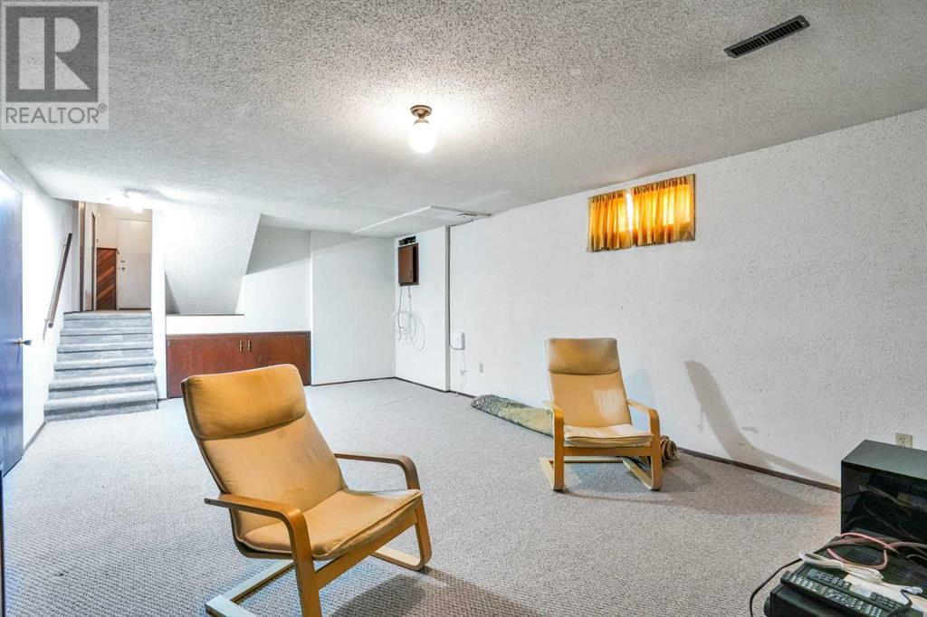 Single Family House 4 Level for Sale in  Templeside Circle NE Temple Calgary 