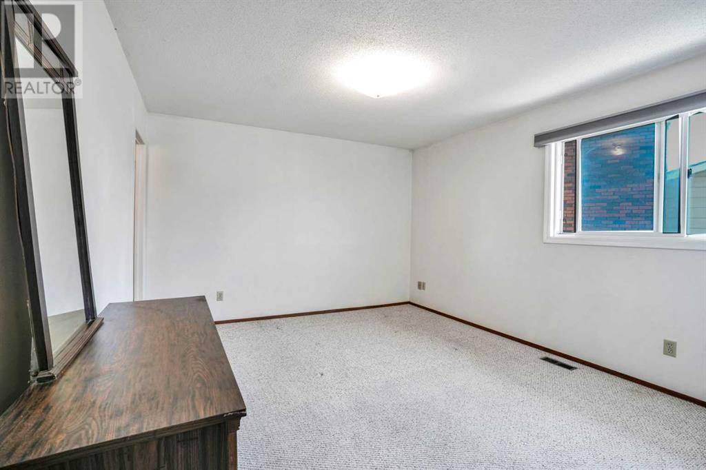 Single Family House 4 Level for Sale in  Templeside Circle NE Temple Calgary 