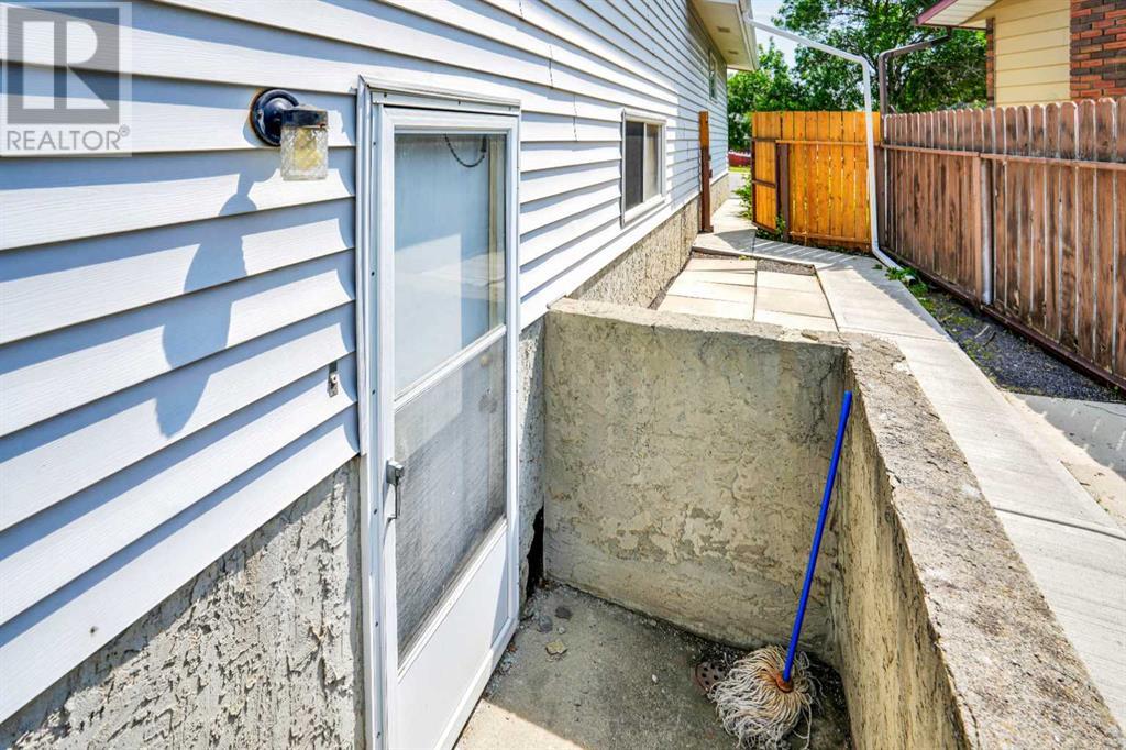 Single Family House 4 Level for Sale in  Templeside Circle NE Temple Calgary 