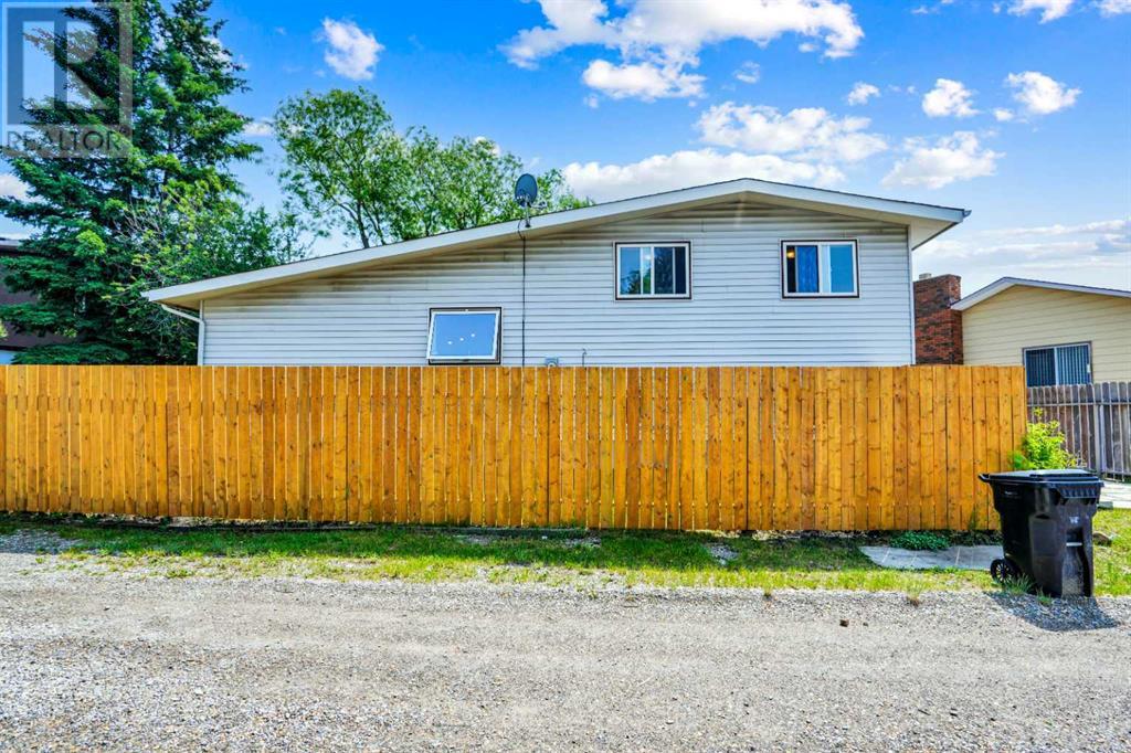 Single Family House 4 Level for Sale in  Templeside Circle NE Temple Calgary 