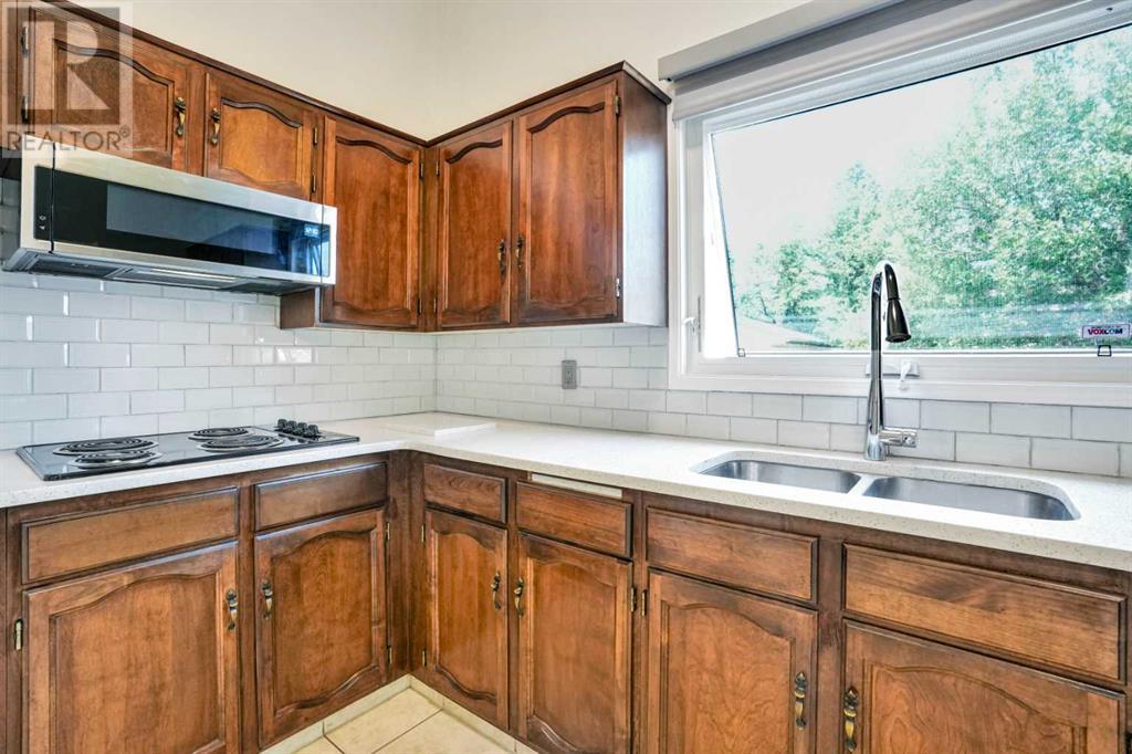 Single Family House 4 Level for Sale in  Templeside Circle NE Temple Calgary 