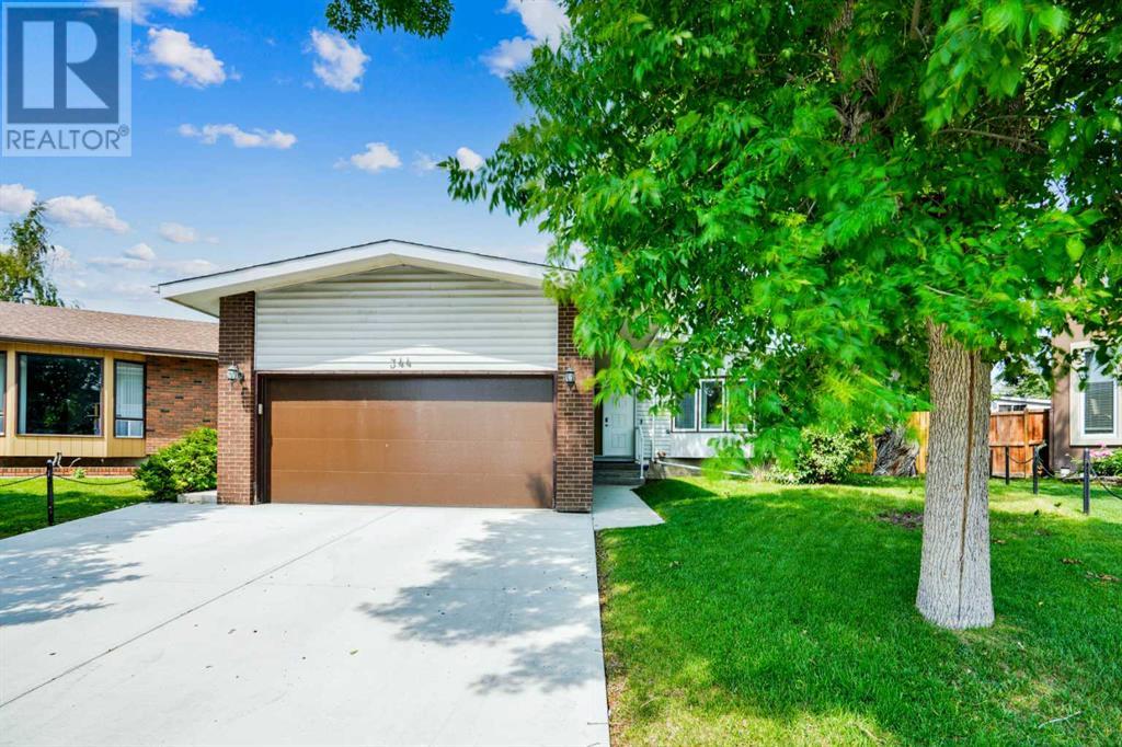 Single Family House 4 Level for Sale in  Templeside Circle NE Temple Calgary 