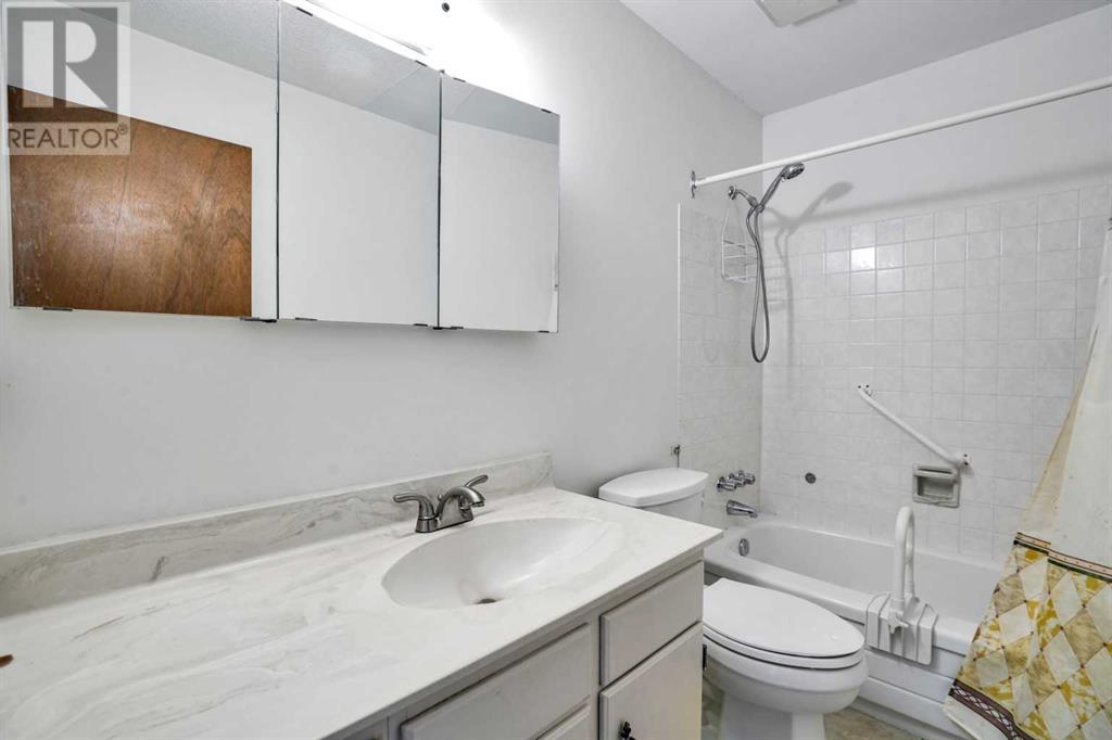 Single Family House 4 Level for Sale in  Templeside Circle NE Temple Calgary 