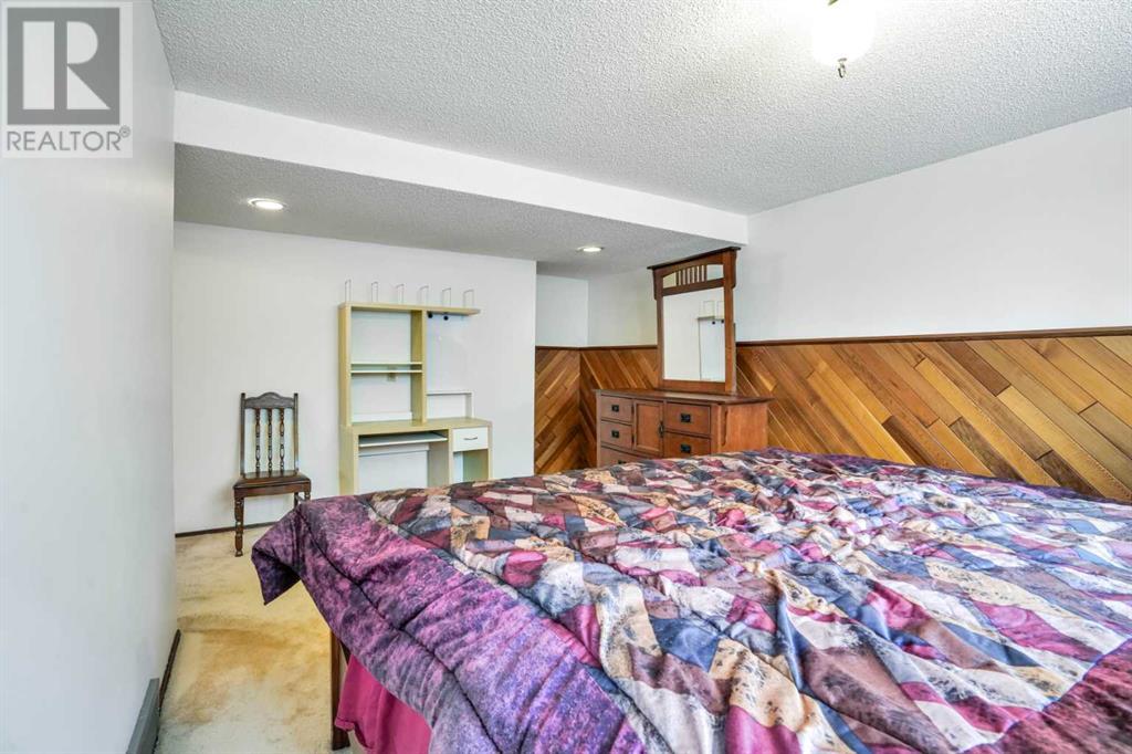 Single Family House 4 Level for Sale in  Templeside Circle NE Temple Calgary 