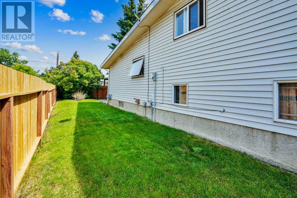 Single Family House 4 Level for Sale in  Templeside Circle NE Temple Calgary 