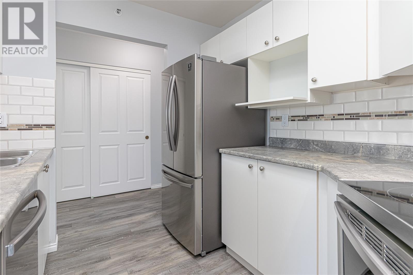 #406 770 POPLAR ST - Image 13