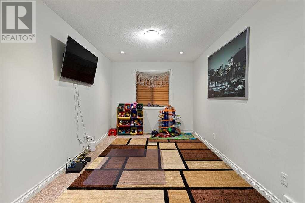 Single Family House for Sale in  SADDLESTONE Park NE Saddle Ridge Calgary 