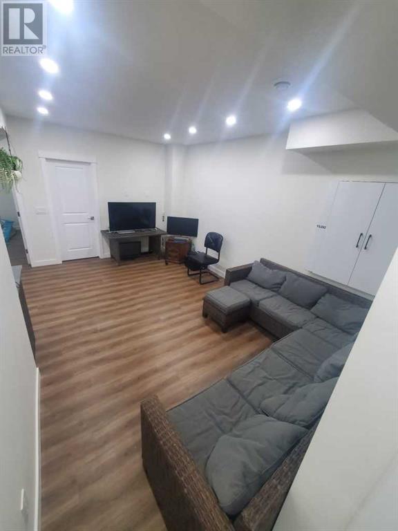 Single Family House for Sale in  SADDLESTONE Park NE Saddle Ridge Calgary 