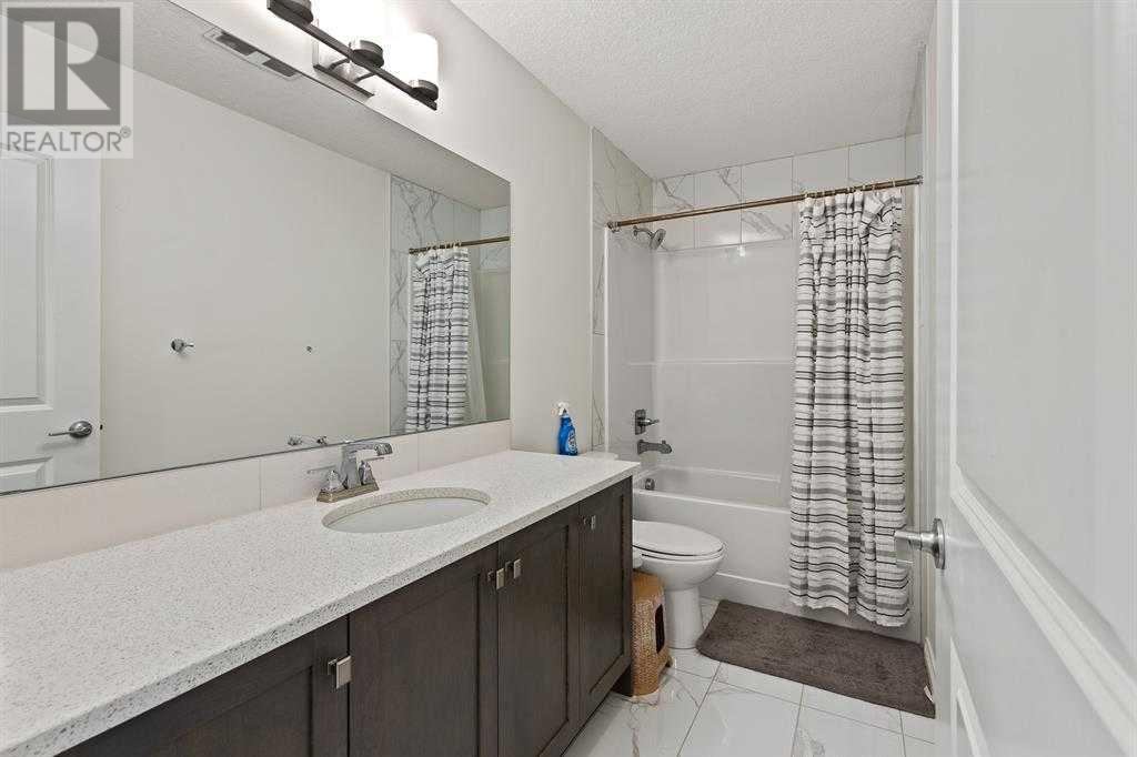 Single Family House for Sale in  SADDLESTONE Park NE Saddle Ridge Calgary 