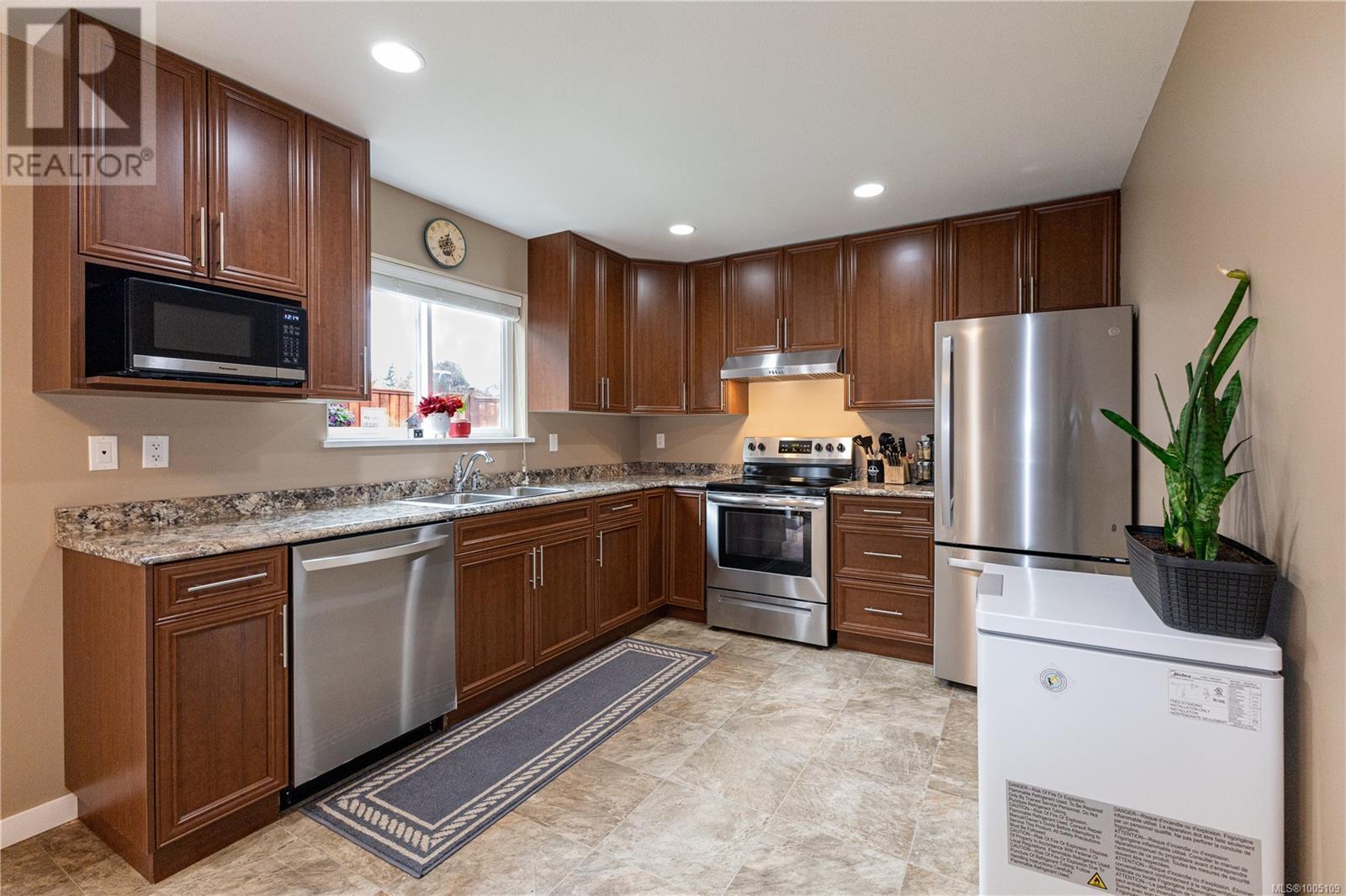 #3 1340 CREEKSIDE WAY - Image 5