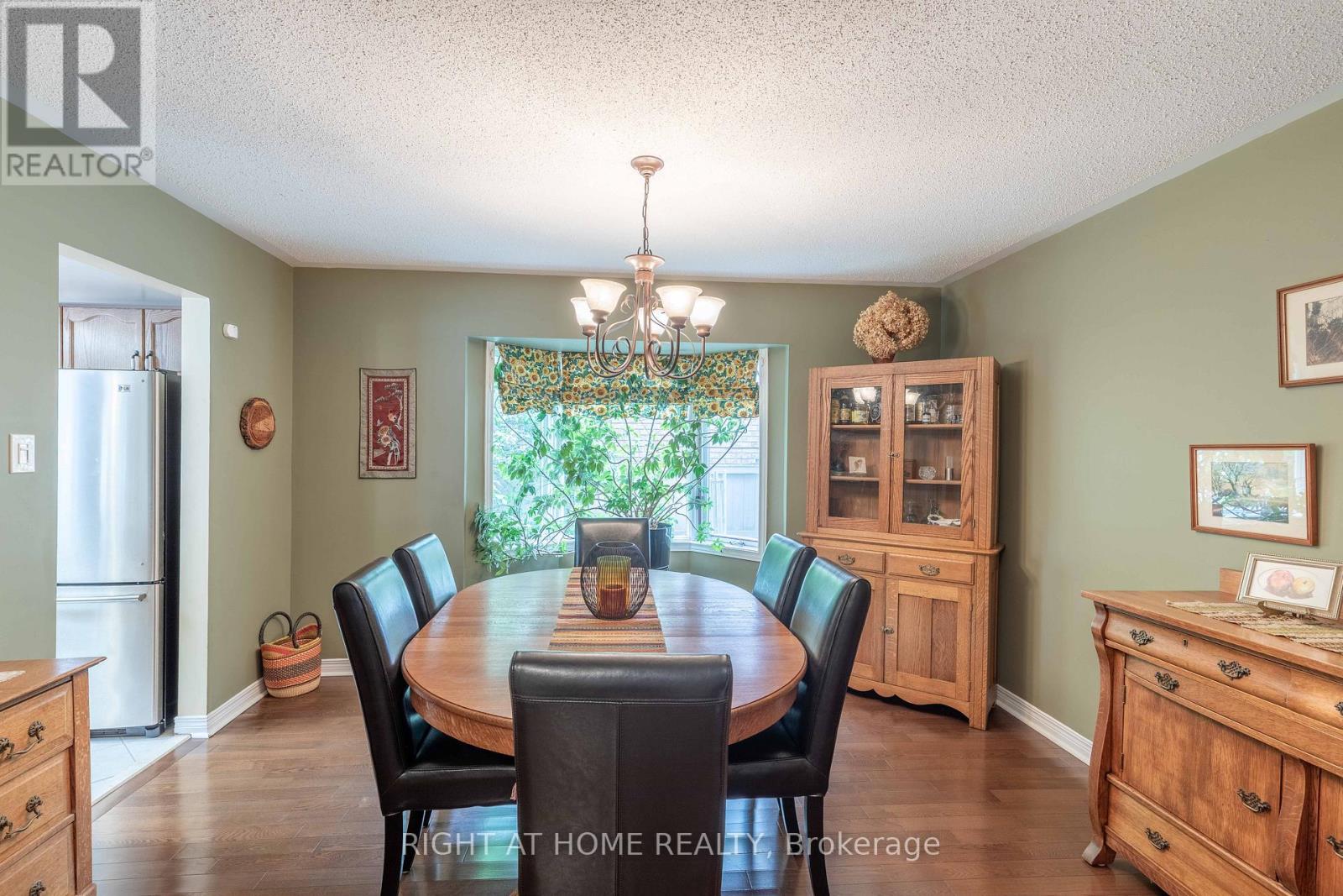 Photo 11 of 21 Hime Crescent, Ottawa ON