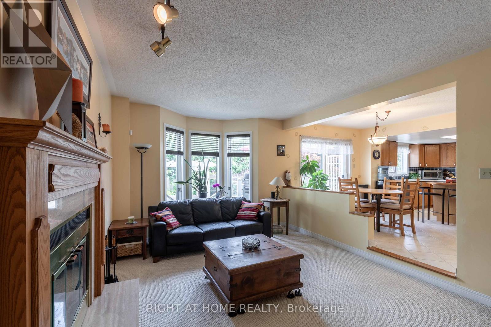 Photo 12 of 21 Hime Crescent, Ottawa ON