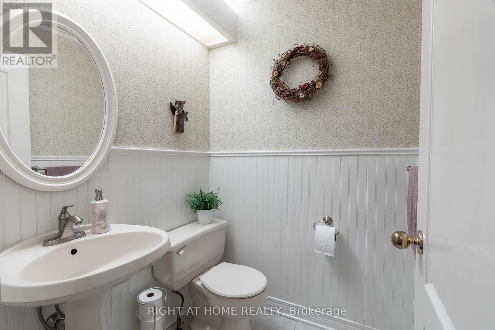 Photo 16 of 21 Hime Crescent, Ottawa ON