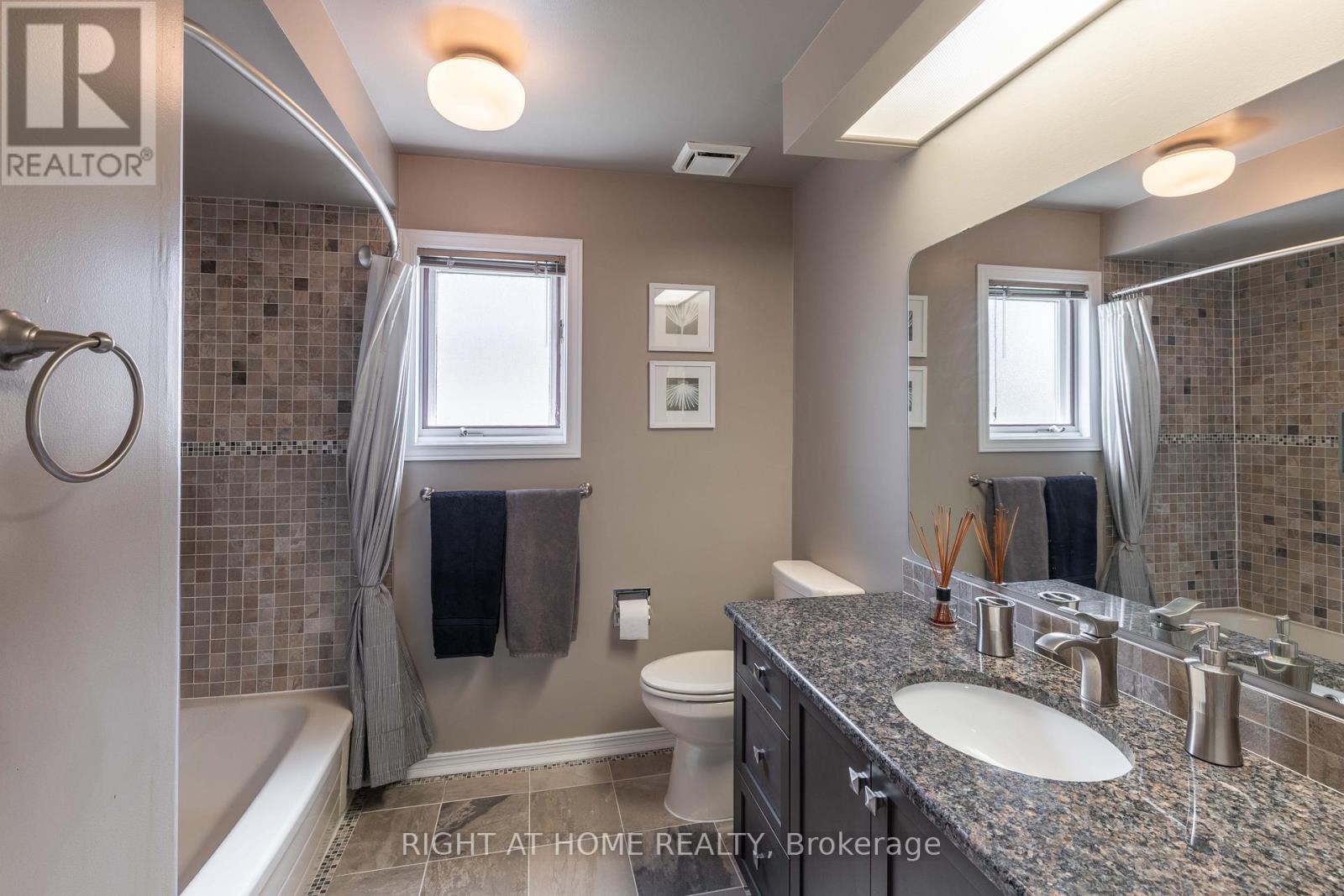 Photo 19 of 21 Hime Crescent, Ottawa ON