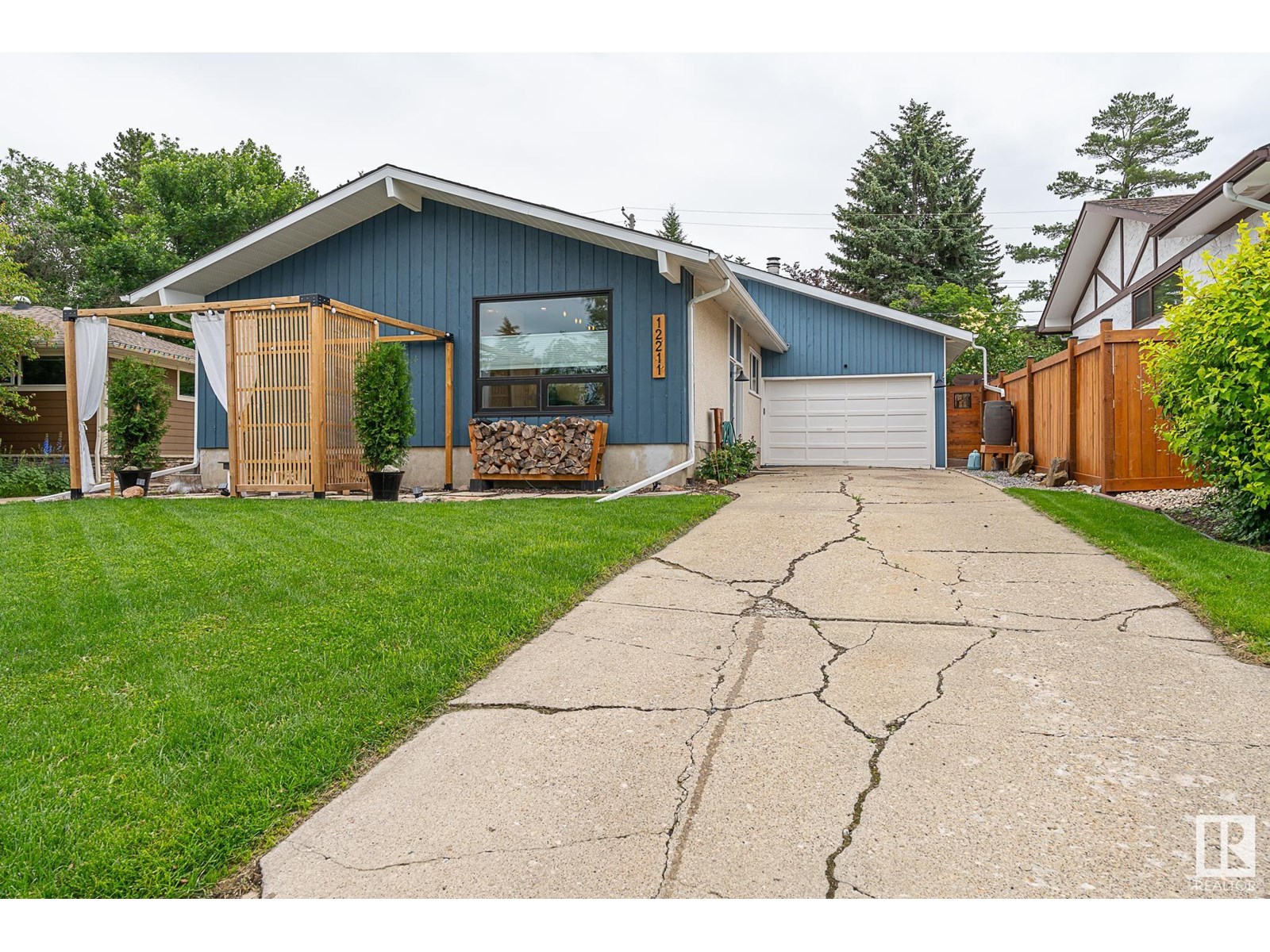 Photo 49 of 12211 42 A Av Nw, Edmonton AB