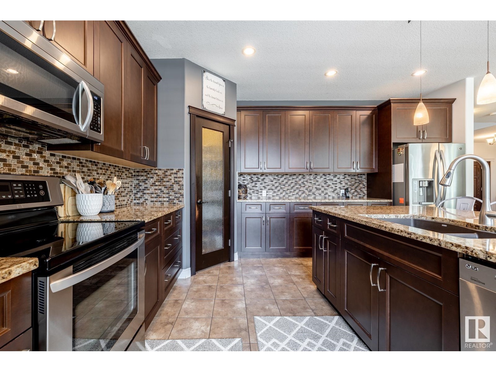 Photo 19 of 17436 108 St Nw, Edmonton AB