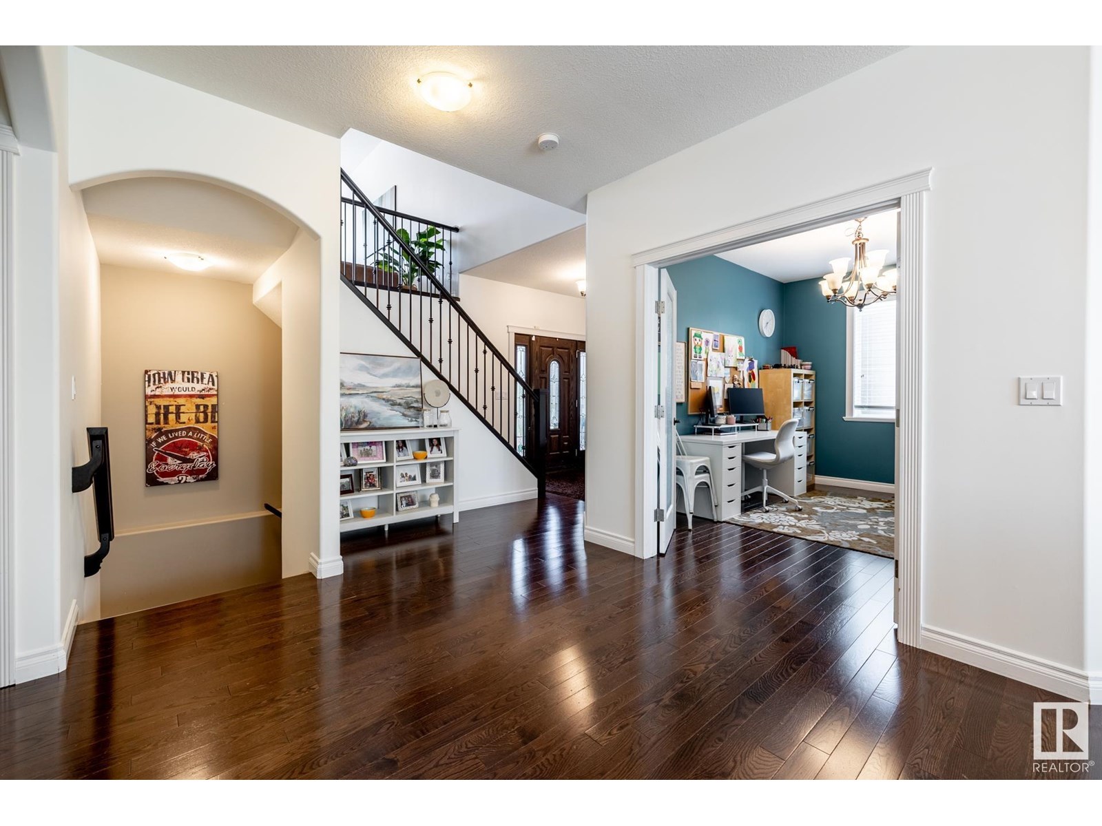 Photo 8 of 17436 108 St Nw, Edmonton AB