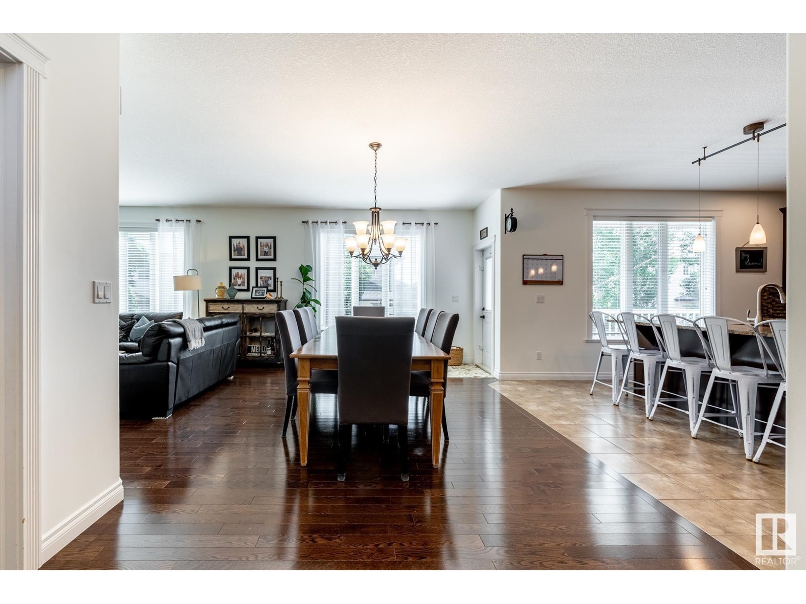 Photo 10 of 17436 108 St Nw, Edmonton AB