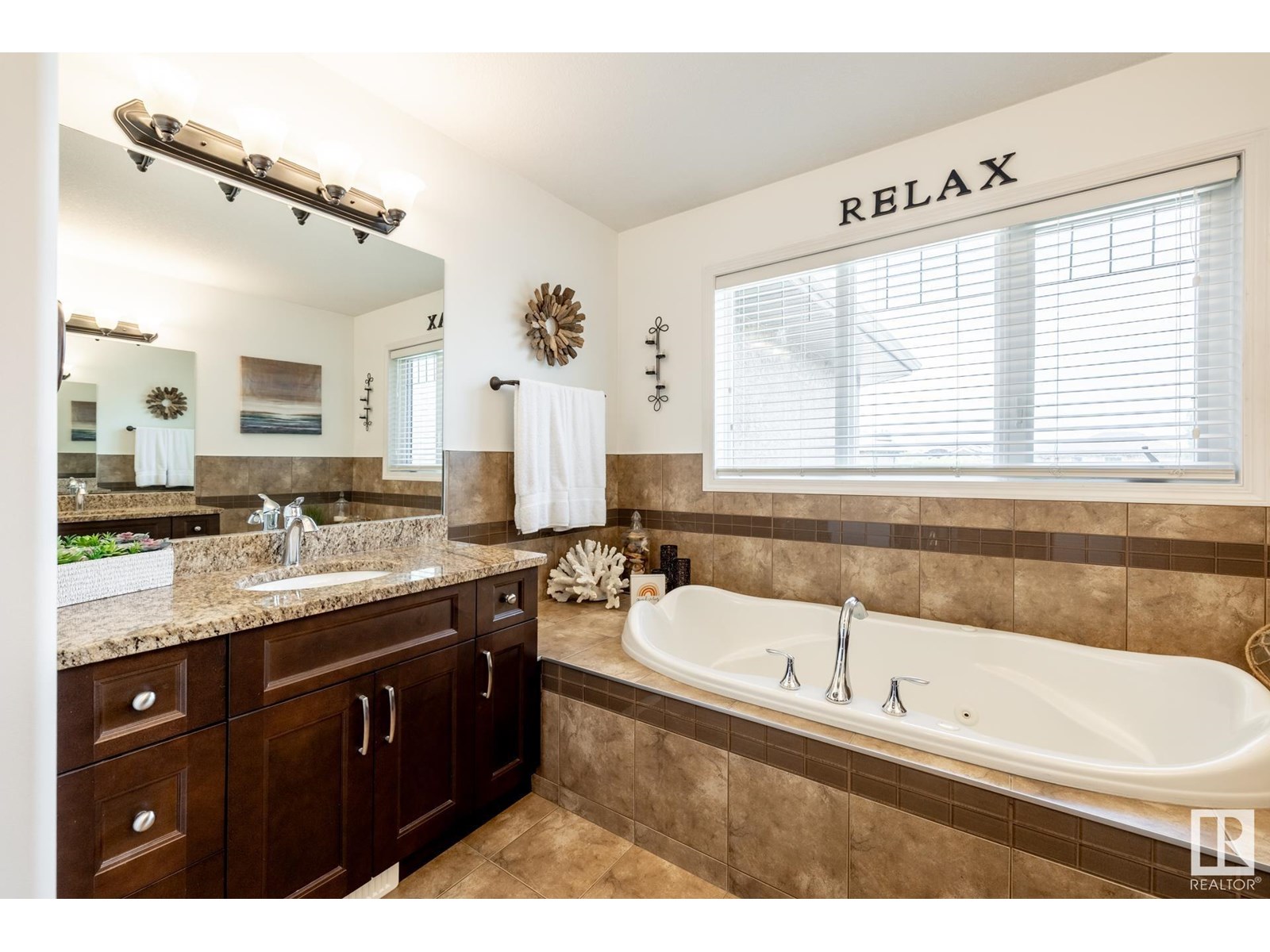 Photo 47 of 17436 108 St Nw, Edmonton AB