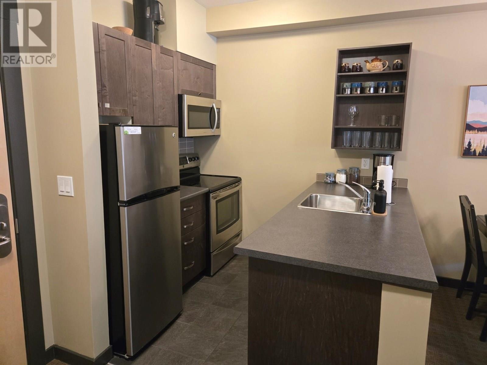 #109 2064 SUMMIT DRIVE - Image 3