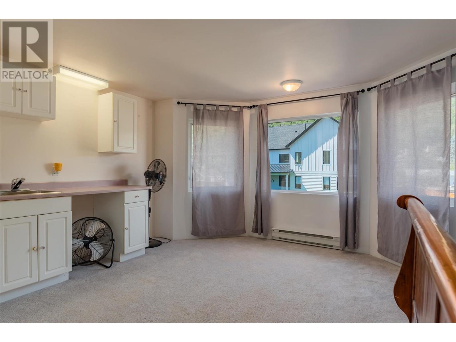 Photo 20 of 840 9th Avenue, Montrose BC