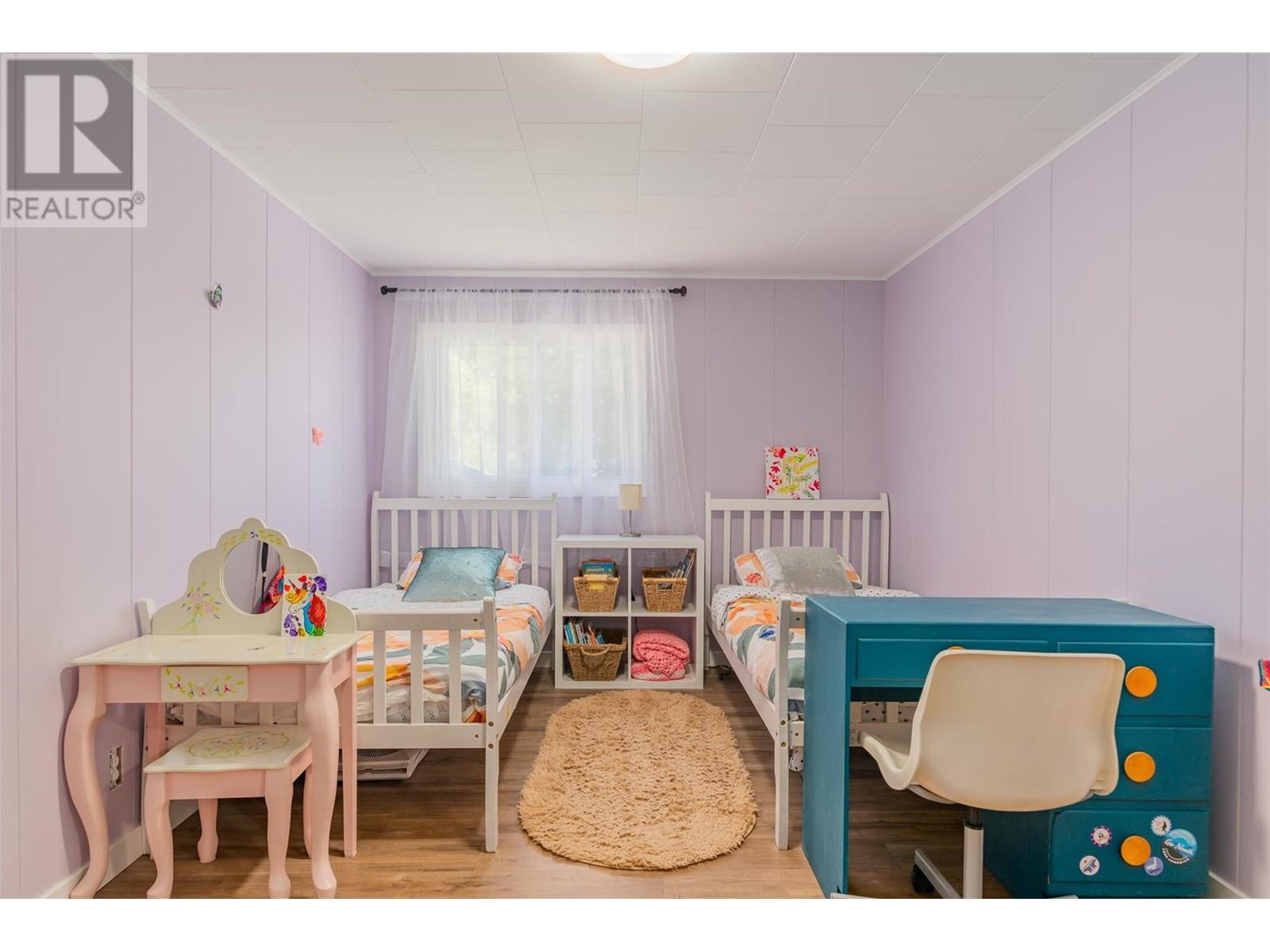Photo 9 of 840 9th Avenue, Montrose BC
