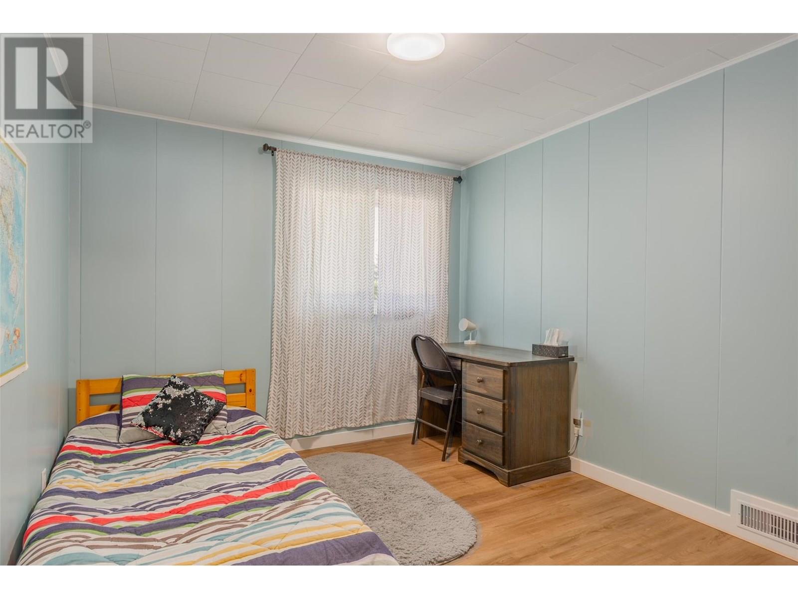 Photo 38 of 840 9th Avenue, Montrose BC