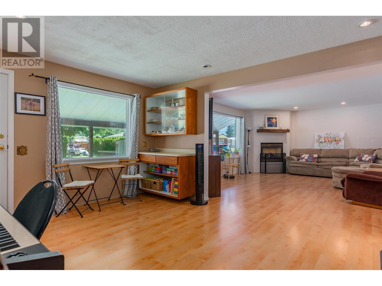 Photo 45 of 840 9th Avenue, Montrose BC